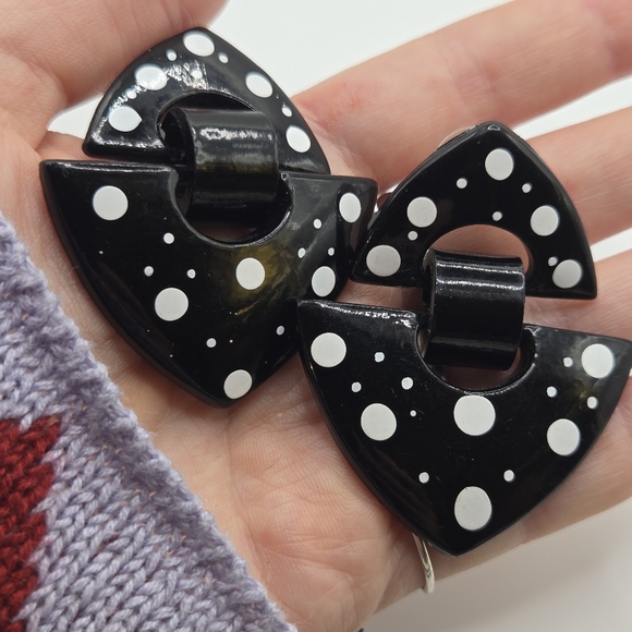 Vintage 80s 90s Plastic Polka Dot Stud Earrings Black and White Deadstock - Picture 2 of 5
